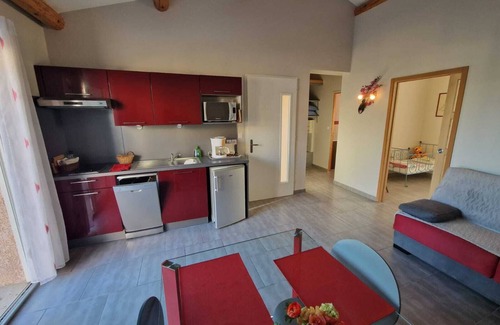 Pinet House | Les Favières. Air-conditioned gîte, swimming pool. Wifi, Parking. Wed 15min. Vineyard heart
