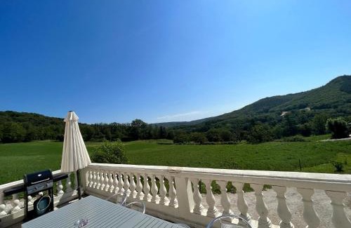 Saint-Gery Apartment | Elegant Les Figuiers de Louna: Oceanfront Retreat with Pool