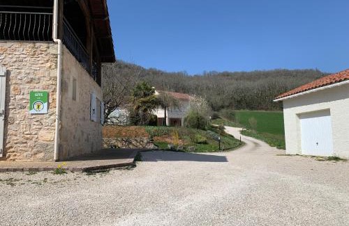 Saint-Gery Apartment | Elegant Les Figuiers de Louna: Oceanfront Retreat with Pool