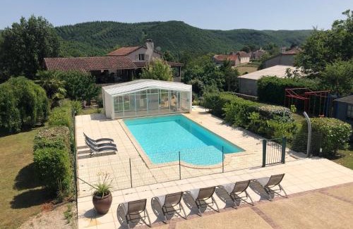 Saint-Gery Apartment | Elegant Les Figuiers de Louna: Oceanfront Retreat with Pool
