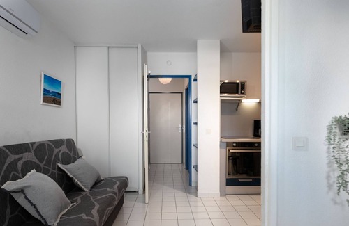 Le Couchant Apartment | Pet-Friendly Les Flamants Roses with Oceanfront Pool Access
