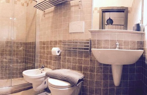 Municipio 4 Bed & Breakfast | Welcoming Les Fleurs B&B: Pet-Friendly with Breakfast Included