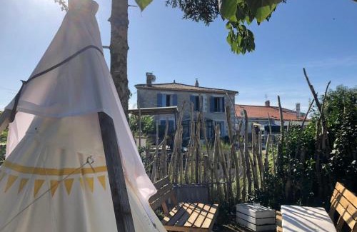 Barzan House | Relax at Les Flots De Ma Vie with Pool & Ocean Views