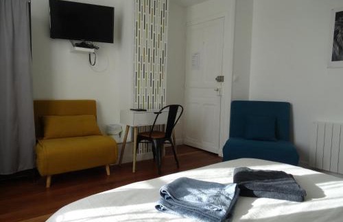 Barzan House | Relax at Les Flots De Ma Vie with Pool & Ocean Views