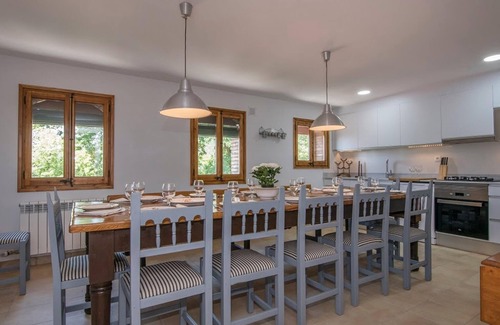 Castellnou de Bages House | Experience Les Fonts La Vila D'argençola with Lake Views