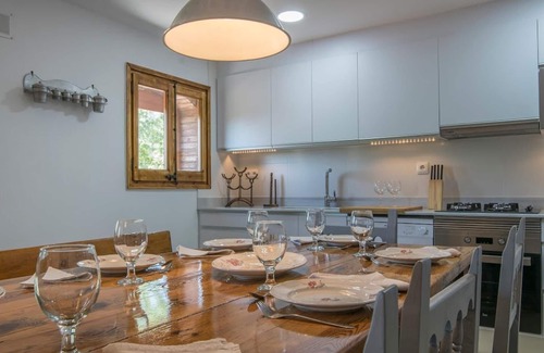 Castellnou de Bages House | Experience Les Fonts La Vila D'argençola with Lake Views