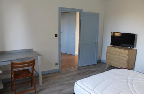 Cosne-Cours-sur-Loire House | Kid-Friendly Getaway at Les Géraniums with Kitchen Amenities