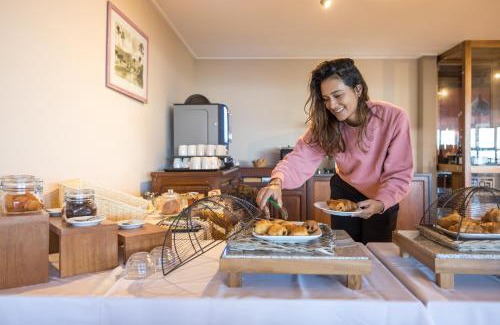 La Plaine des Cafres Hotel | Discover Les Géraniums: Family-Friendly with Pool & Hot Tub