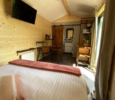 Saint-Martin-Belle-Roche House | Discover Les gîtes de Belle Roche: Family-Friendly Retreat