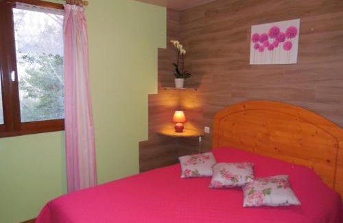 La Batie-Vieille Ski Chalet | Discover Les Gîtes de Galinette with Oceanfront Pool Access