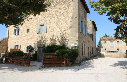 Bourg-les-Valence House | Family-Friendly Retreat at Les Gîtes de Genas - Rated 9.2