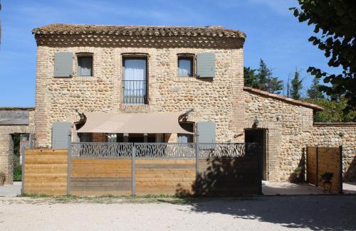 Bourg-les-Valence House | Family-Friendly Retreat at Les Gîtes de Genas - Rated 9.2