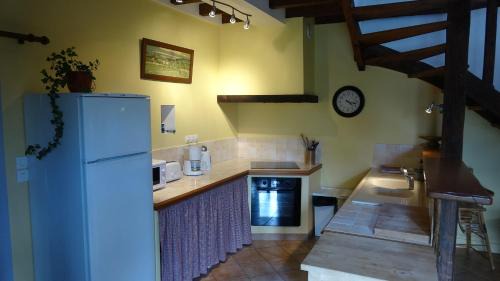 Sennevieres House | Relax at LE GÎTE DU VIGNERON with Pool and Family Fun
