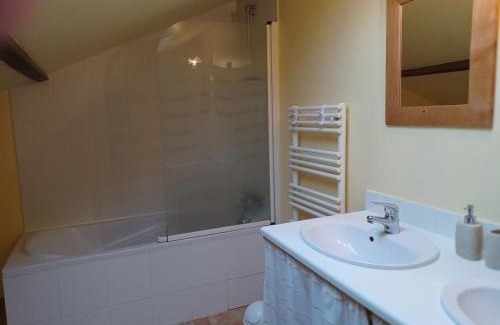 Sennevieres House | Relax at LE GÎTE DU VIGNERON with Pool and Family Fun