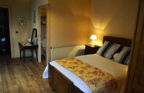 Chataigneraie Cantalienne Bed & Breakfast | Experience Comfort at Les gîtes du bourg - Pet Friendly Stay