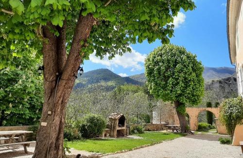 La Robine-sur-Galabre Apartment | Pet-Friendly Retreat at Les gîtes du château - Rated 9.1/10