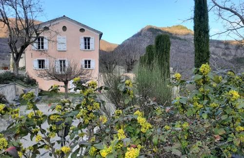 La Robine-sur-Galabre Apartment | Pet-Friendly Retreat at Les gîtes du château - Rated 9.1/10