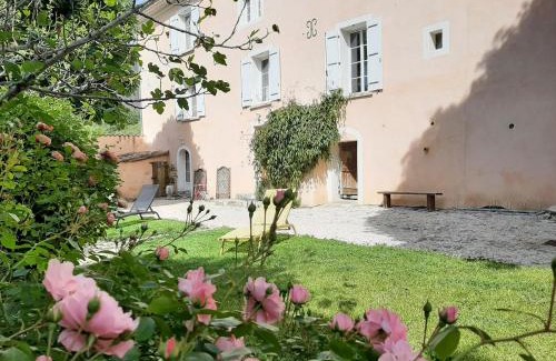 La Robine-sur-Galabre Apartment | Pet-Friendly Retreat at Les gîtes du château - Rated 9.1/10