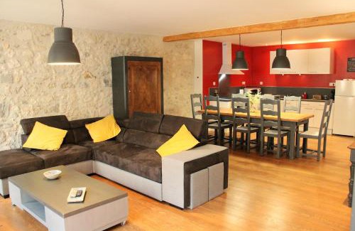 Nerac Apartment | Cozy Le Loft HENRI IV: Perfect Stay by the Château