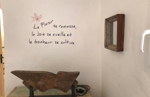 Cucuron Apartment | Experience Elegance at Les Gôuts et les Couleurs Hotel