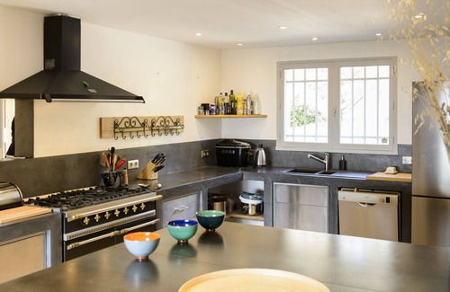Cadenet House | Discover Les Gardis: Your Perfect Provence Getaway