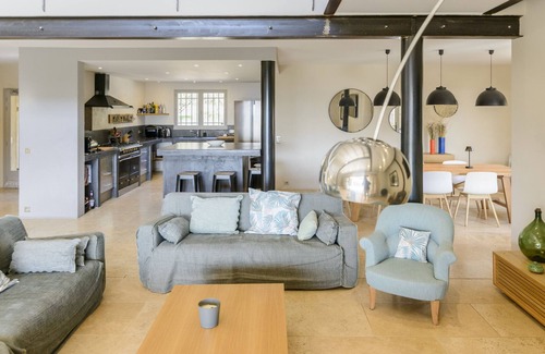 Cadenet House | Discover Les Gardis: Your Perfect Provence Getaway