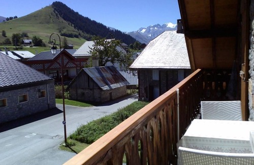 Albiez-le-Vieux House | Discover Les Gentianes in Albiez Montrond: Family-Friendly Stay