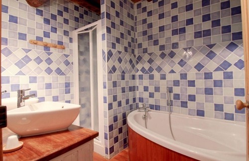 Arras-en-Lavedan Bed & Breakfast | Indulge at Les Gerbes: Spa, Restaurant & Family Amenities