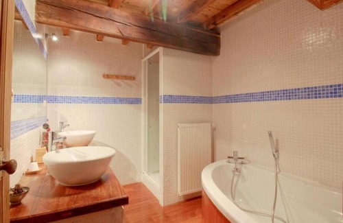 Arras-en-Lavedan Bed & Breakfast | Indulge at Les Gerbes: Spa, Restaurant & Family Amenities