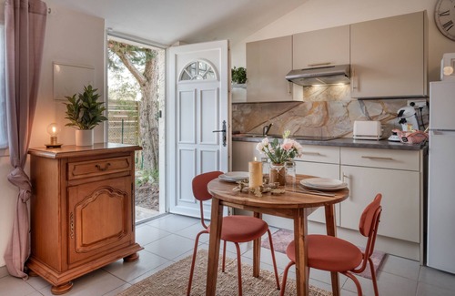 Rambouillet House | Cozy Les Gites de la Lune Bleue: Cottage with Breakfast