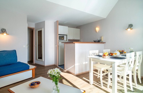 Benodet Apartment | Coastal Escape at Les Glénans - Ocean View Duplex Retreat