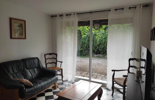 Vulaines-sur-Seine House | Pet-Friendly Stay at Les Glycines | Rated 8.9 by Guests