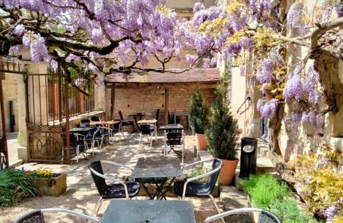 Vezelay Hotel | Pet-Friendly Retreat at Les Glycines Vézelay - 8.9 Rated Stay