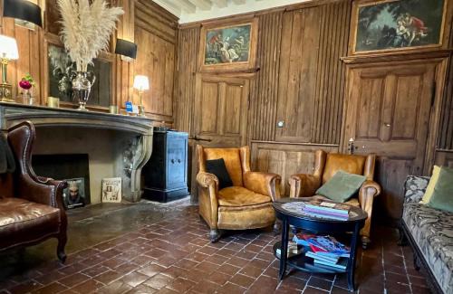 Vezelay Hotel | Pet-Friendly Retreat at Les Glycines Vézelay - 8.9 Rated Stay