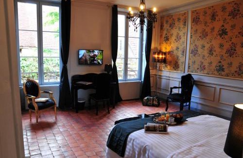 Vezelay Hotel | Pet-Friendly Retreat at Les Glycines Vézelay - 8.9 Rated Stay