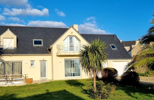 Poulgoazec House | Family Retreat at Les Goélands, Steps from the Ocean