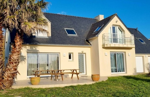 Poulgoazec House | Family Retreat at Les Goélands, Steps from the Ocean