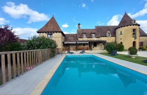 Marcillac-Saint-Quentin Apartment | Les Grandes Terrasses Dalbavie pour 15 personnes