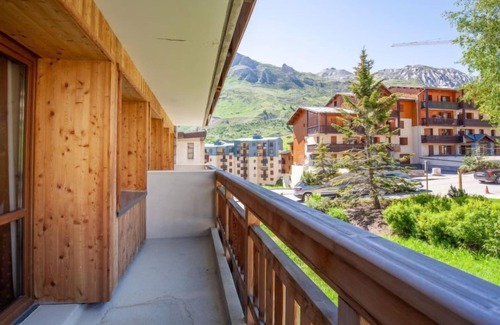 Les Almes Apartment | Inviting Les Grandes Balmes I et II: Lake Views & Spa