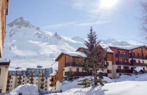 Les Almes Apartment | Inviting Les Grandes Balmes I et II: Lake Views & Spa