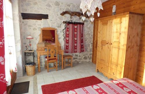 Attignat-Oncin House | Inviting Les Grands Champs: Rated 9/10 with Breakfast & More