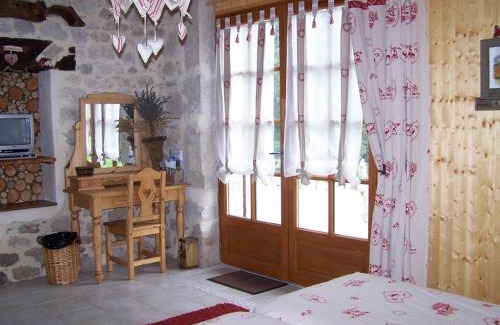 Attignat-Oncin House | Inviting Les Grands Champs: Rated 9/10 with Breakfast & More