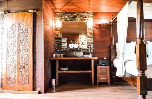 Saint-Crepin-Ibouvillers House | Elegant Stay at Les Granges d'Haillancourt: Pool & Hot Tub