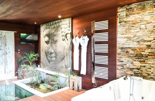 Saint-Crepin-Ibouvillers House | Elegant Stay at Les Granges d'Haillancourt: Pool & Hot Tub
