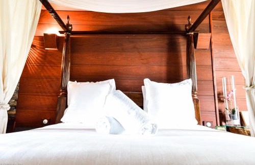 Saint-Crepin-Ibouvillers House | Elegant Stay at Les Granges d'Haillancourt: Pool & Hot Tub