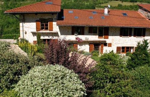 L'Abergement-de-Varey House | Discover Les Granges de la Forêt: Breakfast & Kitchen Available