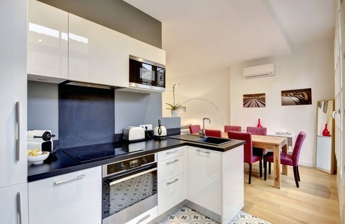 Capucins - Victoire Apartment | Family-Friendly Les Halles Apartment with Spa and Breakfast