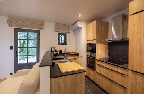 Vitrac Villa | Experience Stunning Ocean Views and Poolside Relaxation
