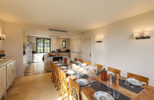 Vitrac Villa | Experience Stunning Ocean Views and Poolside Relaxation
