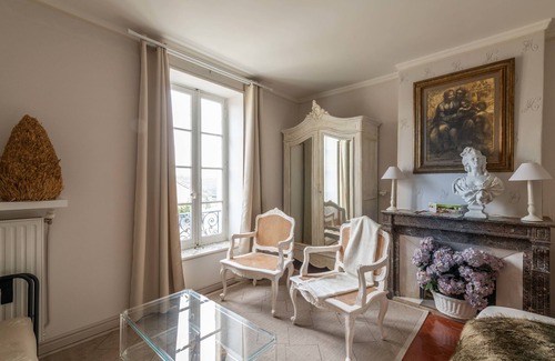 Corneilhan Bed & Breakfast | Discover Les Hauts de Corneilhan - Rated 9.6/10 with Pool